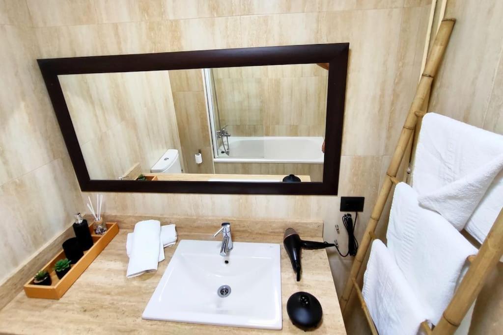 Tranquilo Apartamento Con Parking Gratis Vigilado 24H Vigo Esterno foto